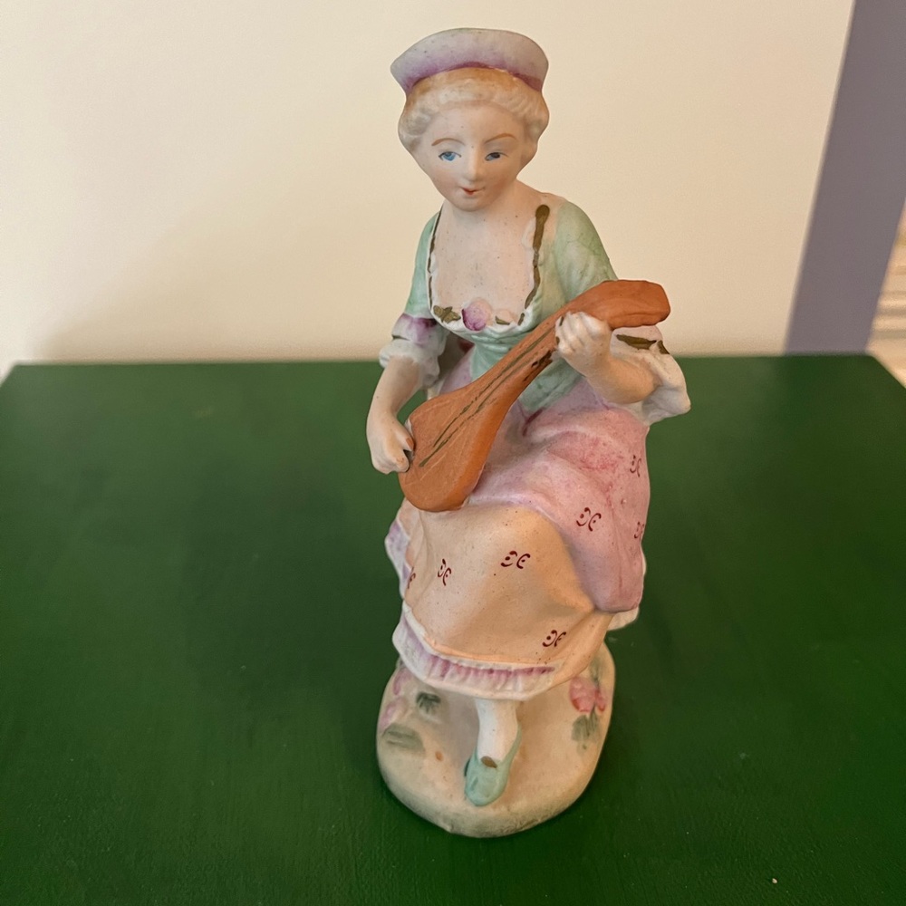 PORCELAIN COLONIAL WOMAN PLAYING THE MANDOLIN FIGURINE